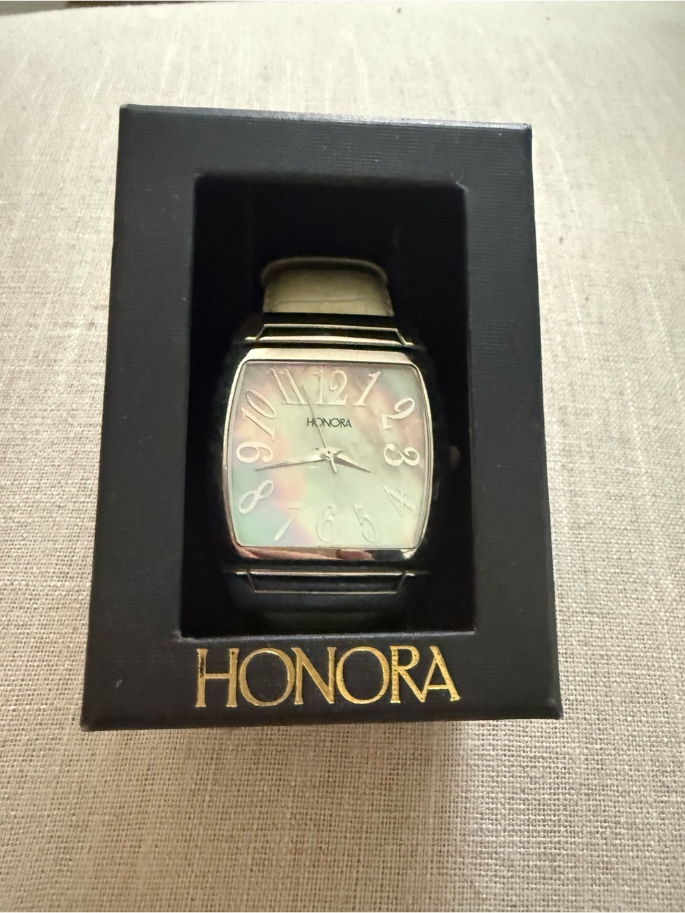 Vintage Honora Mother-of-Pearl face & alligator embossed leather strap watch.